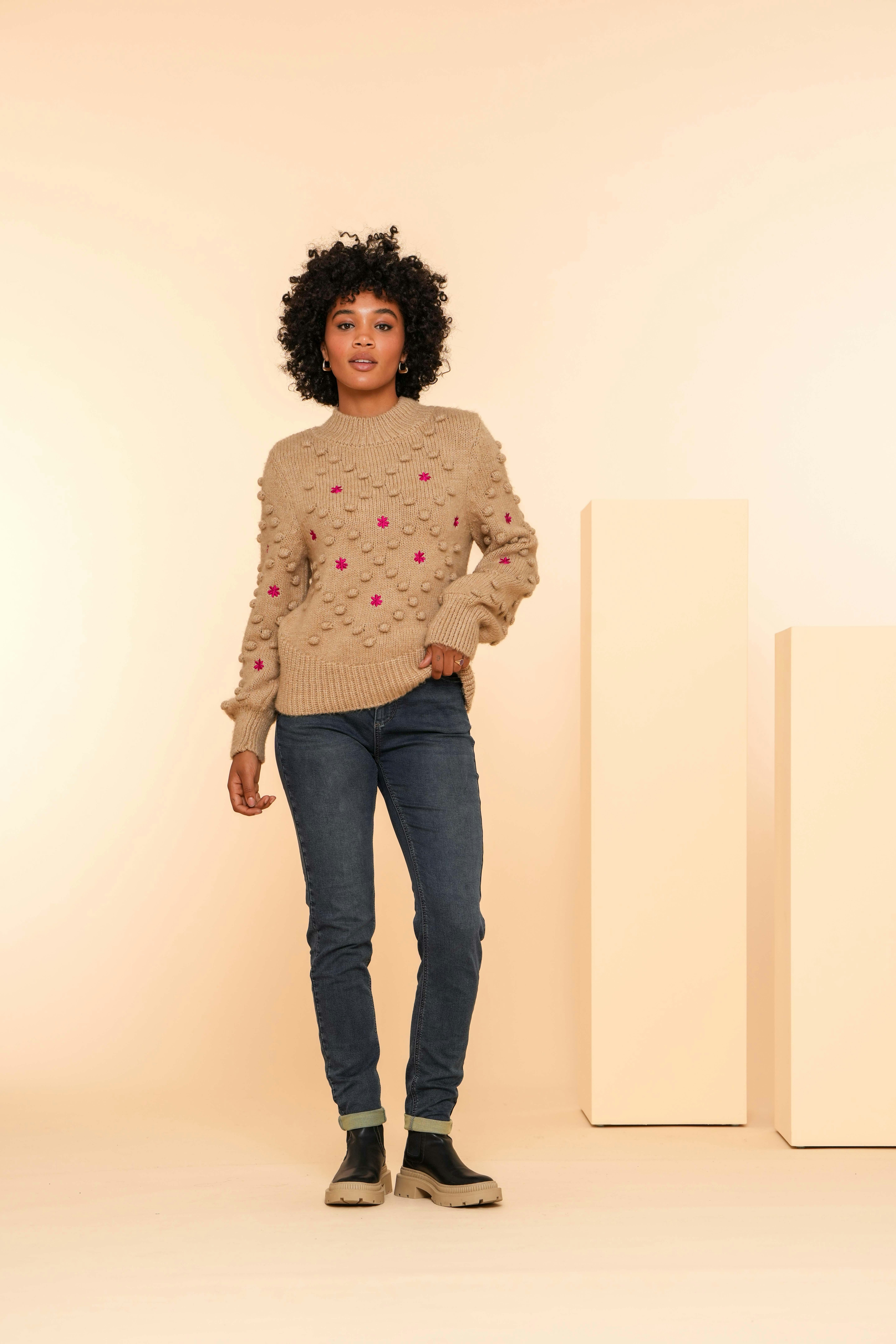 GEISHA Strickpullover mit Pompon und gestickten Blumen 