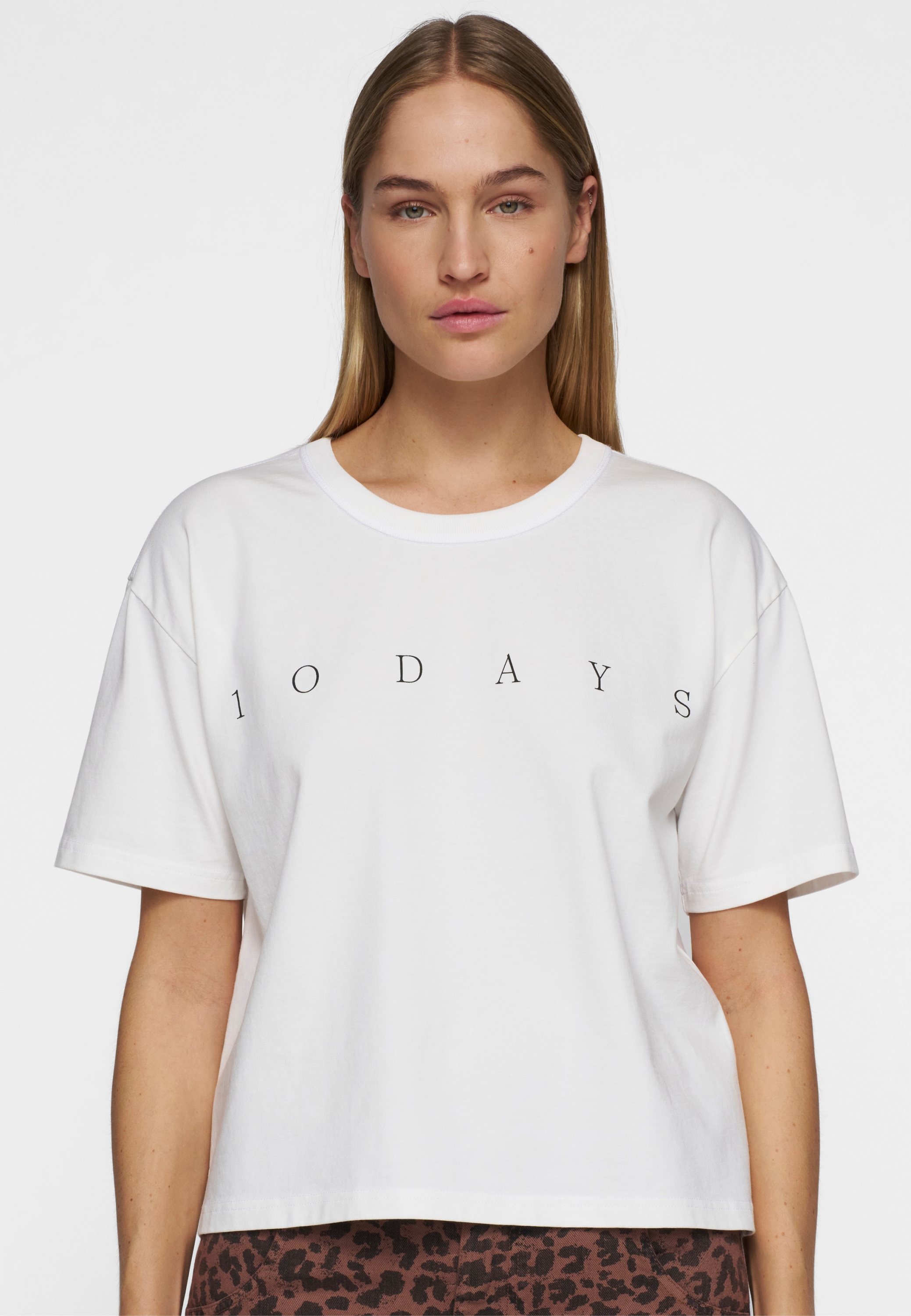 short sleeve tee logo