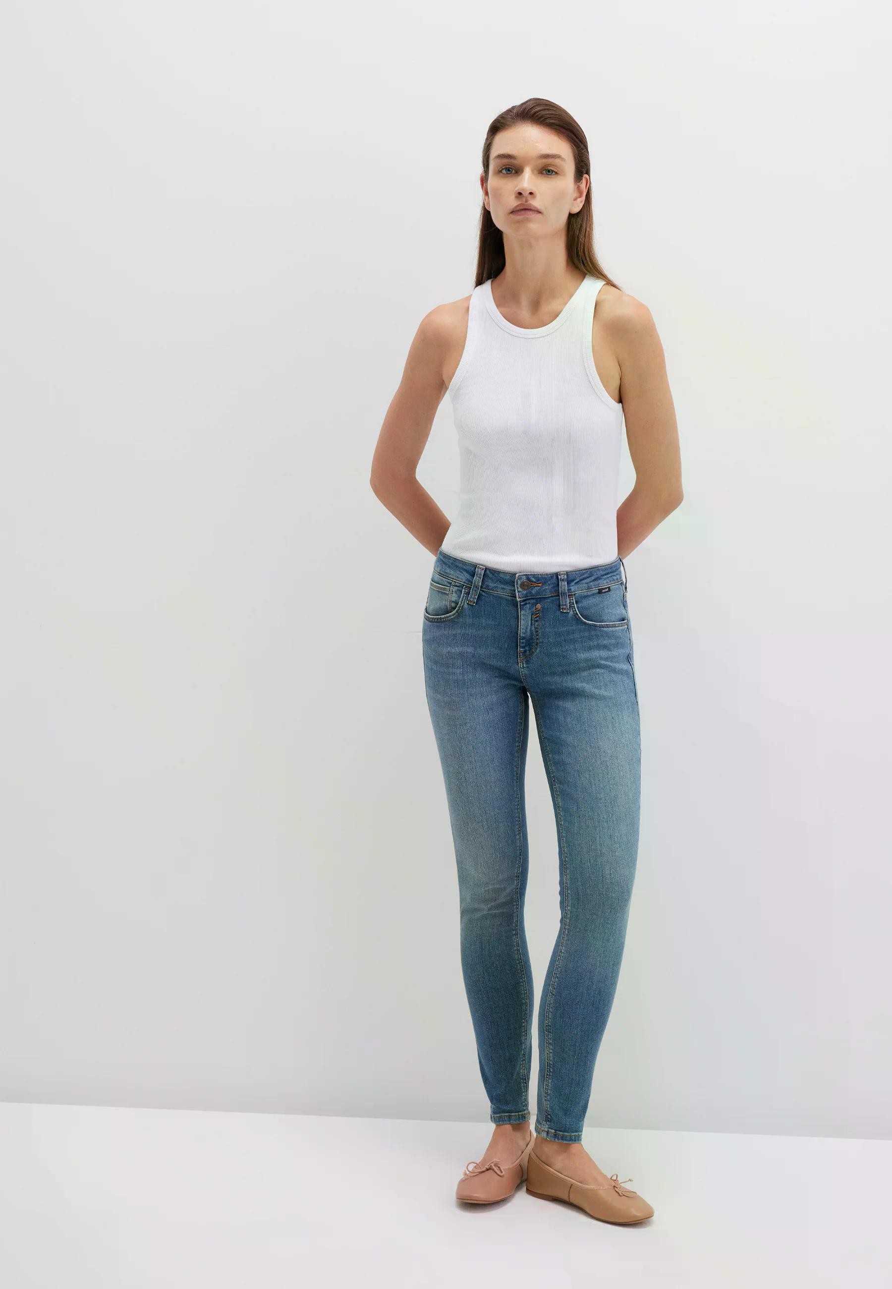 Super Skinny Adriana