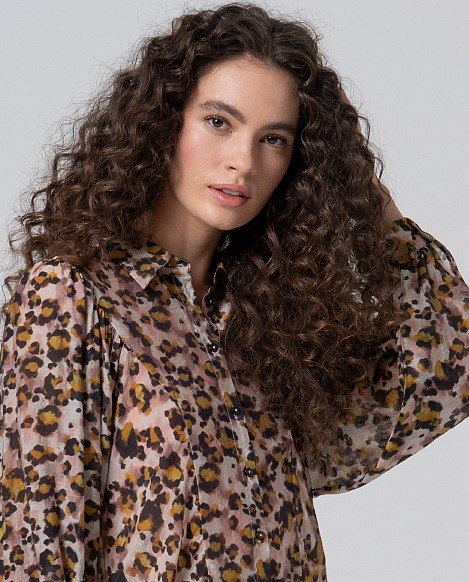 Hemd mit gerafften Ärmeln