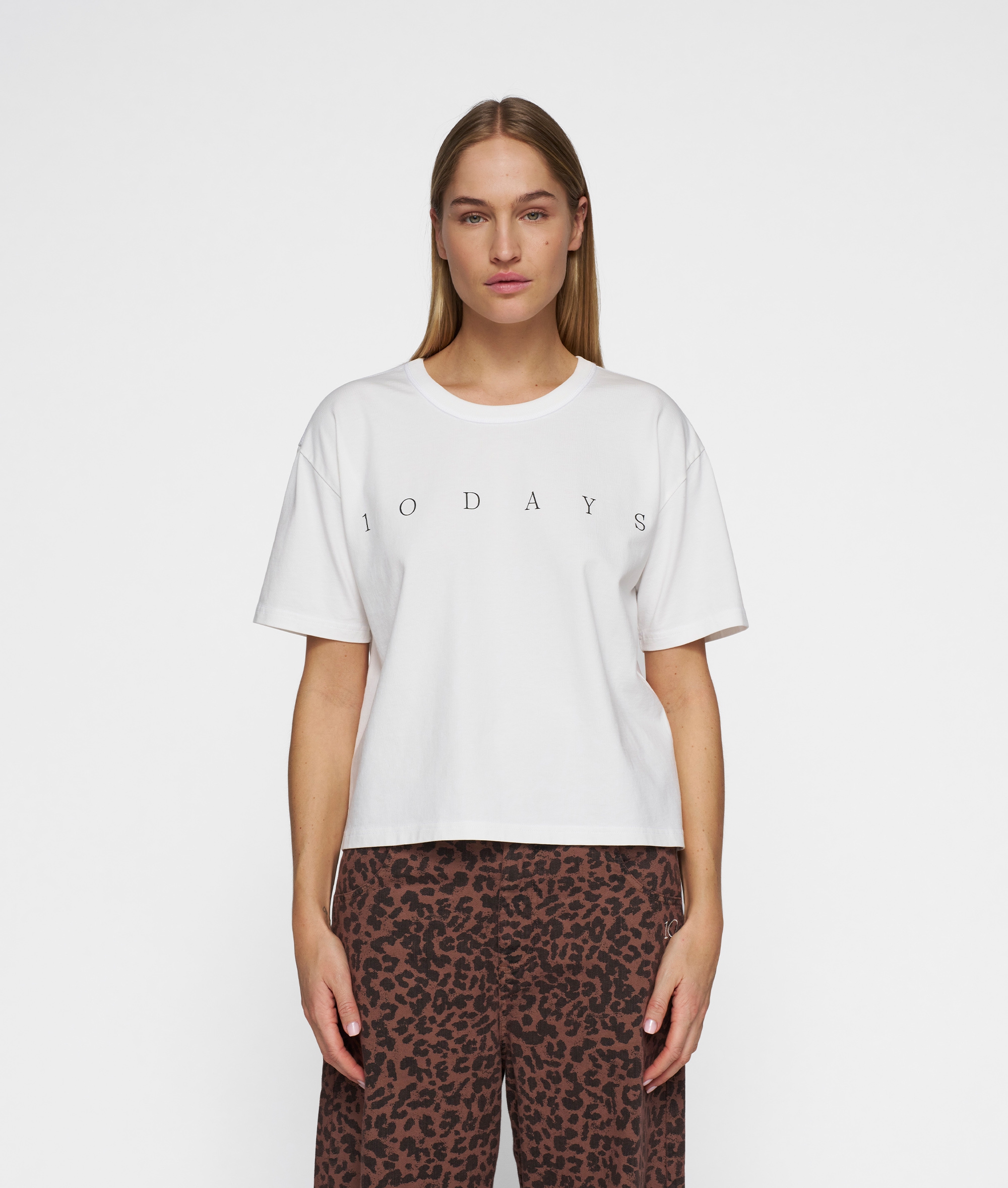 short sleeve tee logo