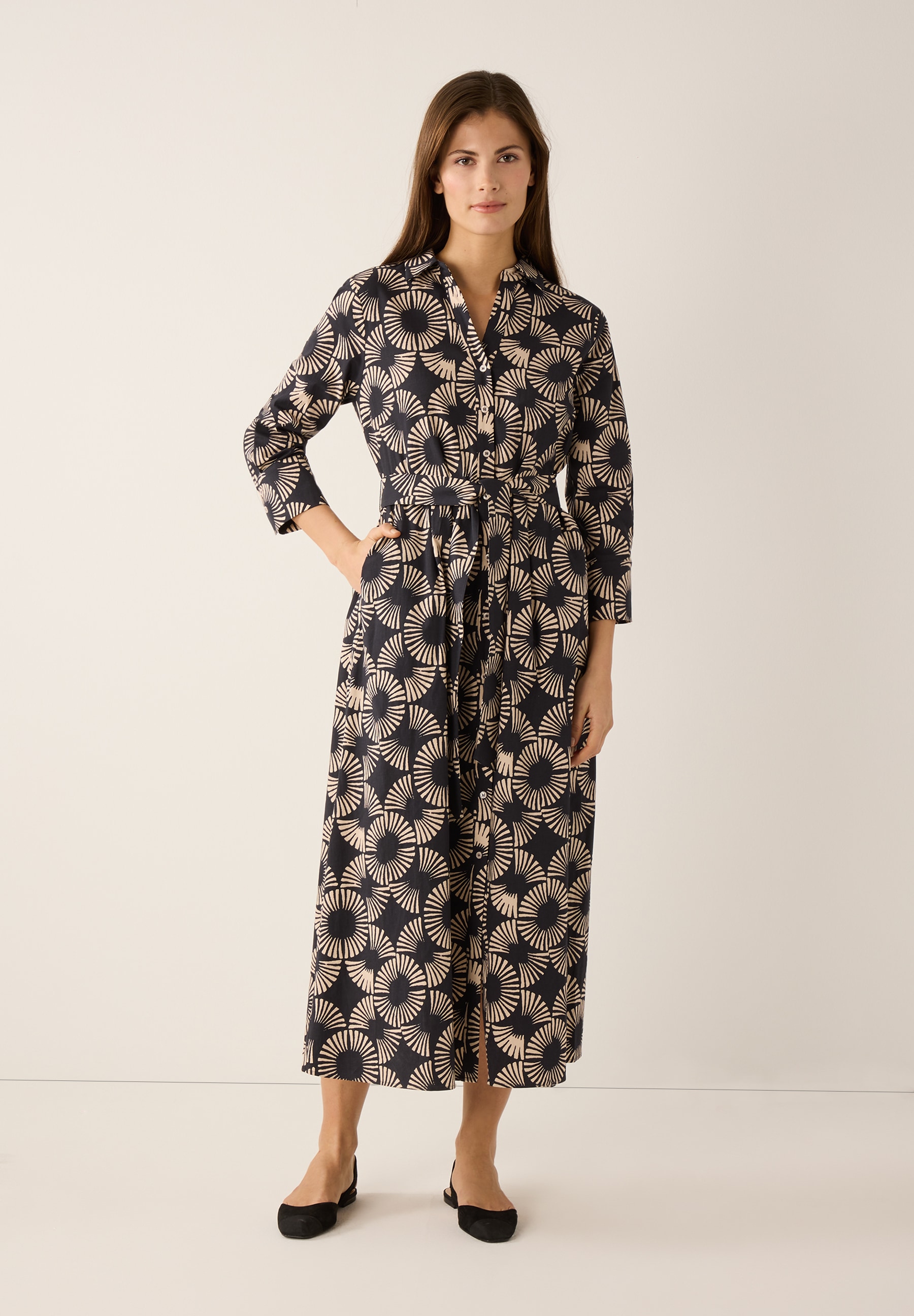  langes Hemdblusenkleid mit Print