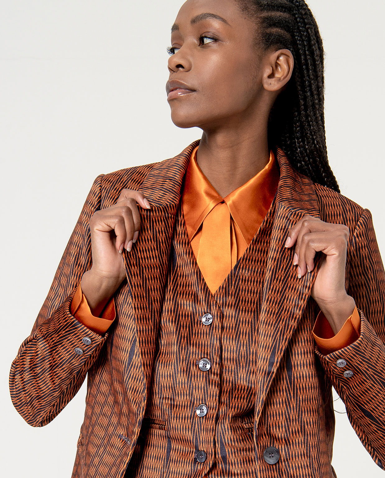 SURKANA elastischer Satinblazer