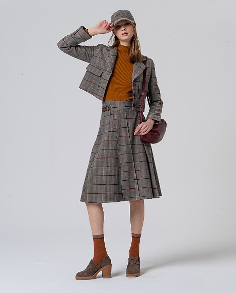 Kurzer Blazer mit Karomuster 