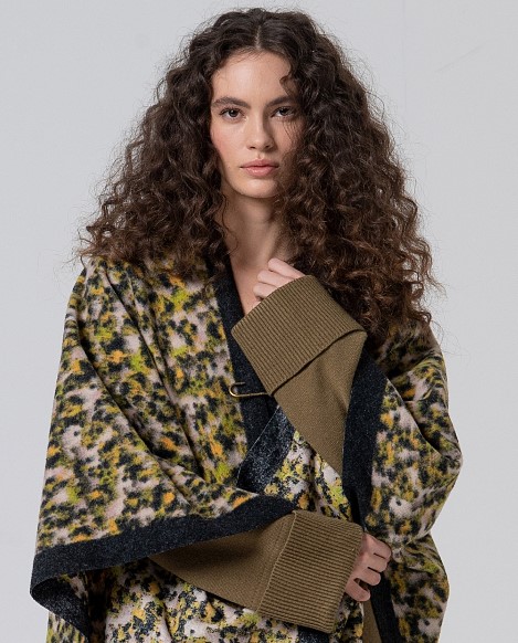 Offener Poncho aus Jacquardstoff