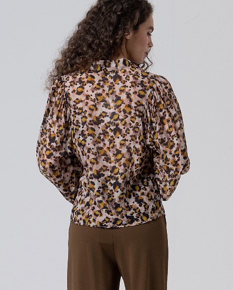 Hemd mit gerafften Ärmeln